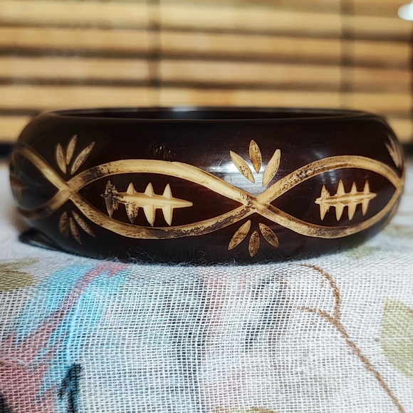 Brown Carved Plastic Heavy Plastic Vintage Infinity Bracelet No Seams - Picture 6 of 7